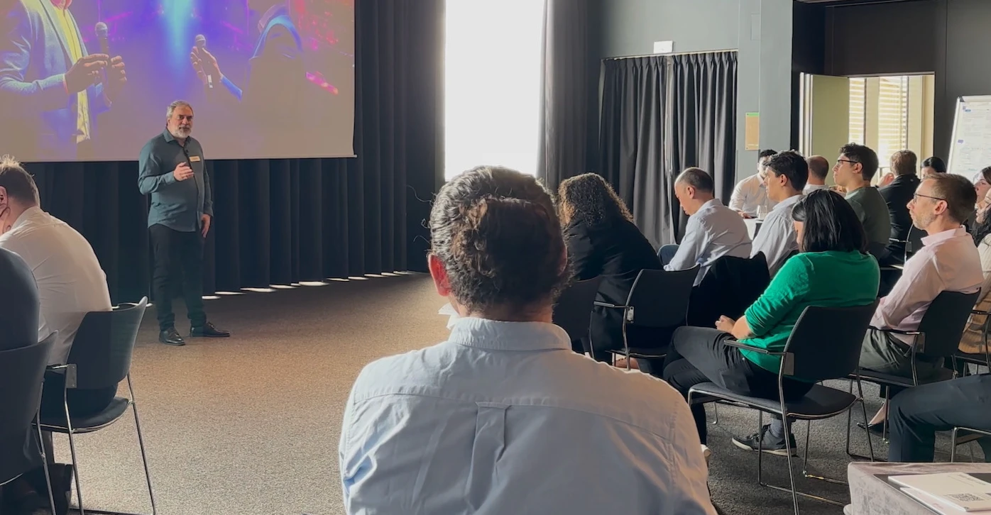 Damien Gauthier leading a masterclass session